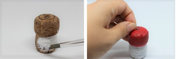 Der Sektkorken wird mit roter und weißer Acrylfarbe bemalt. 