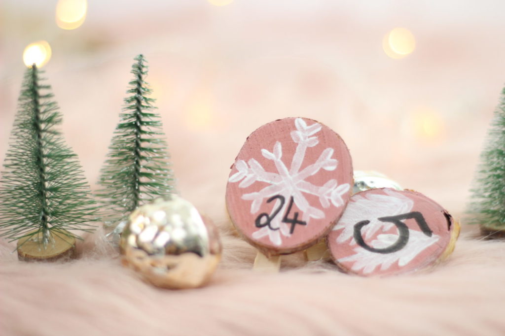 Selbstgemachte Klammern für den DIY Adventskalender.