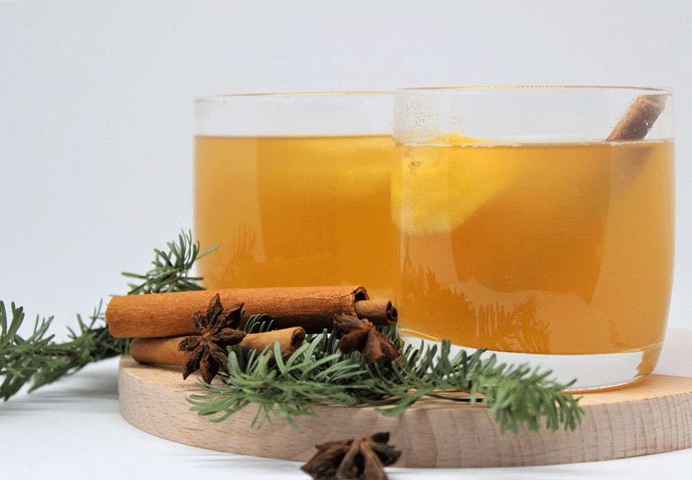 Leckeres Winter Punsch Rezept Fertiges Punsch Rezept in einem Glas hübsch dekoriert mit weihnachtlichen Zimtstangen.