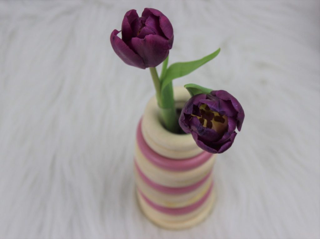 Vase aus Vorhangringen. Frühlings Upcycling Idee! 