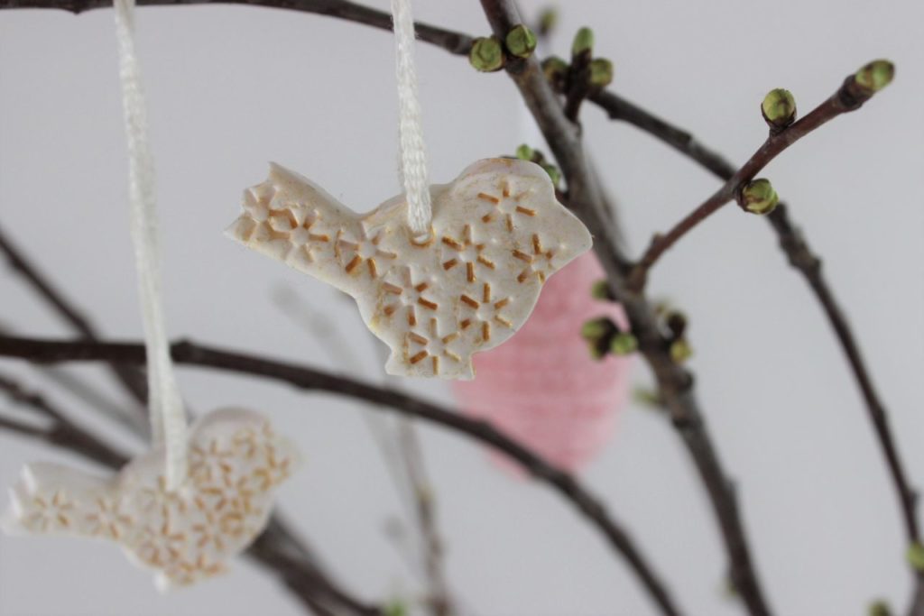 Anhänger für einen Zweig für den Frühling ganz einfach selber basteln. 