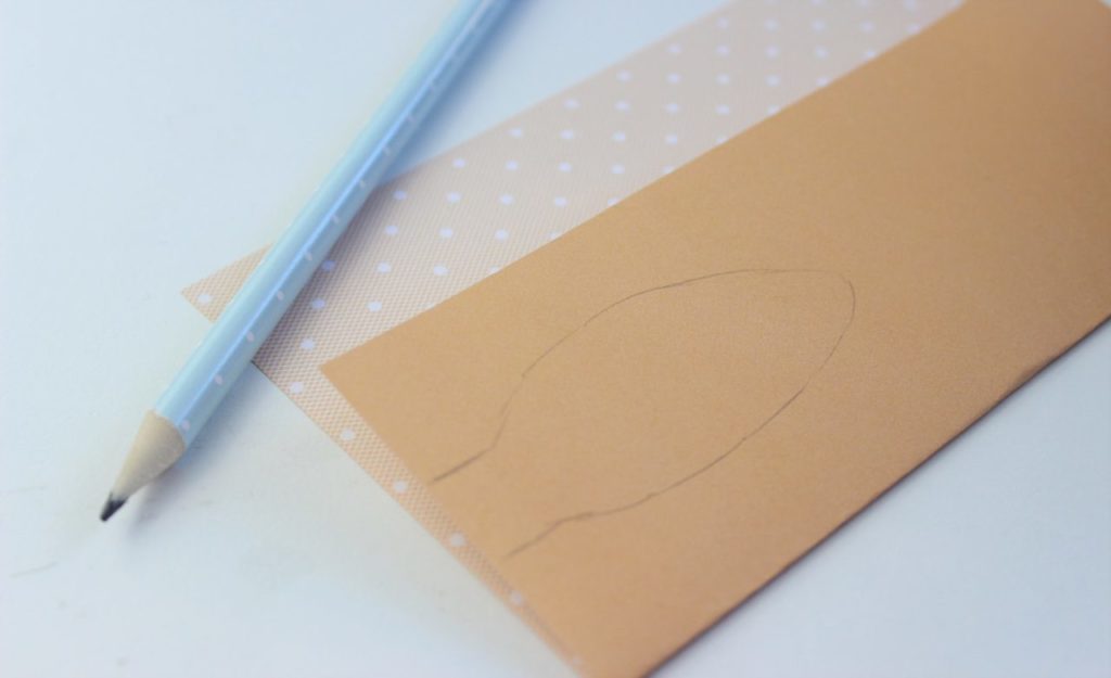 Ohren für die Osterhasen Schachtel aufzeichnen, ausschneiden und aufkleben.