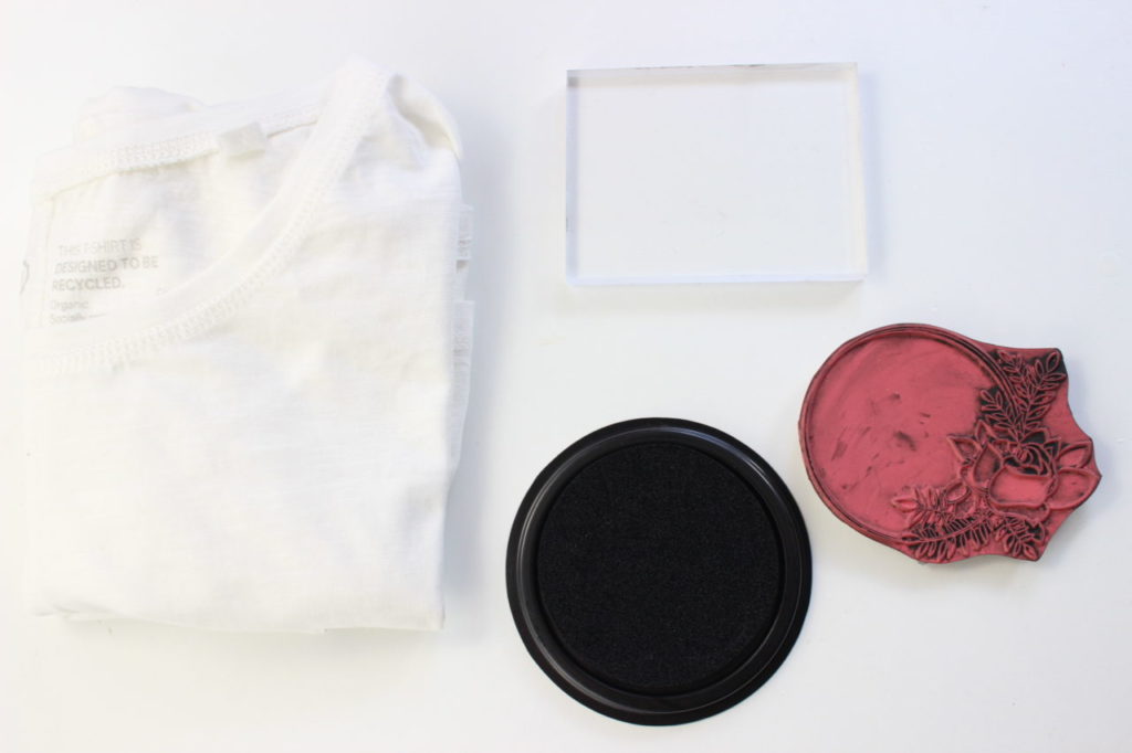 Die wichtigsten Materialien die du zum gestalten eines T-shirts benötigst!