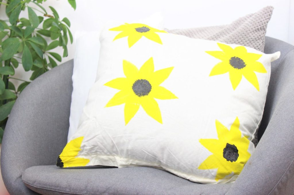 Selbst bedruckter Kissenbezug mit Sommer Motiven.