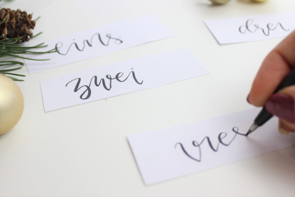 Nummerierung für den DIY Adventskranz erstellen.