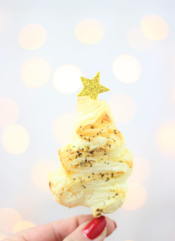 Tannenbaum aus Blätterteig als Weihnachtsrezeptidee. 