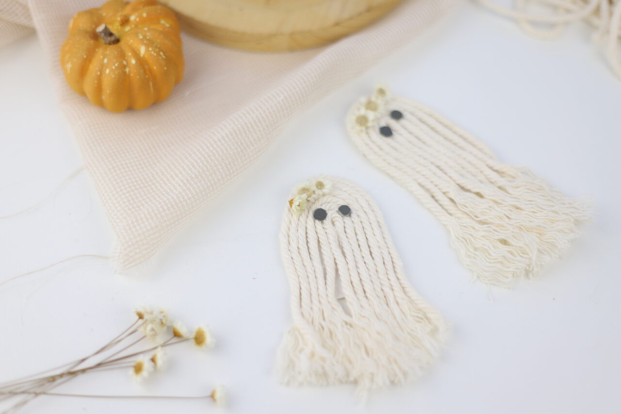 Kleine Geister aus Makramee Resten selber machen.